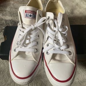 Women. Gently worn converse all star sneakers